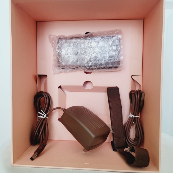 COPY - MZ Skin Light -Therapy Golden Facial Mask - Picture 3 of 5